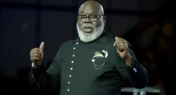 Bishop T.D. Jakes suffers health scare mid-sermon on Sunday