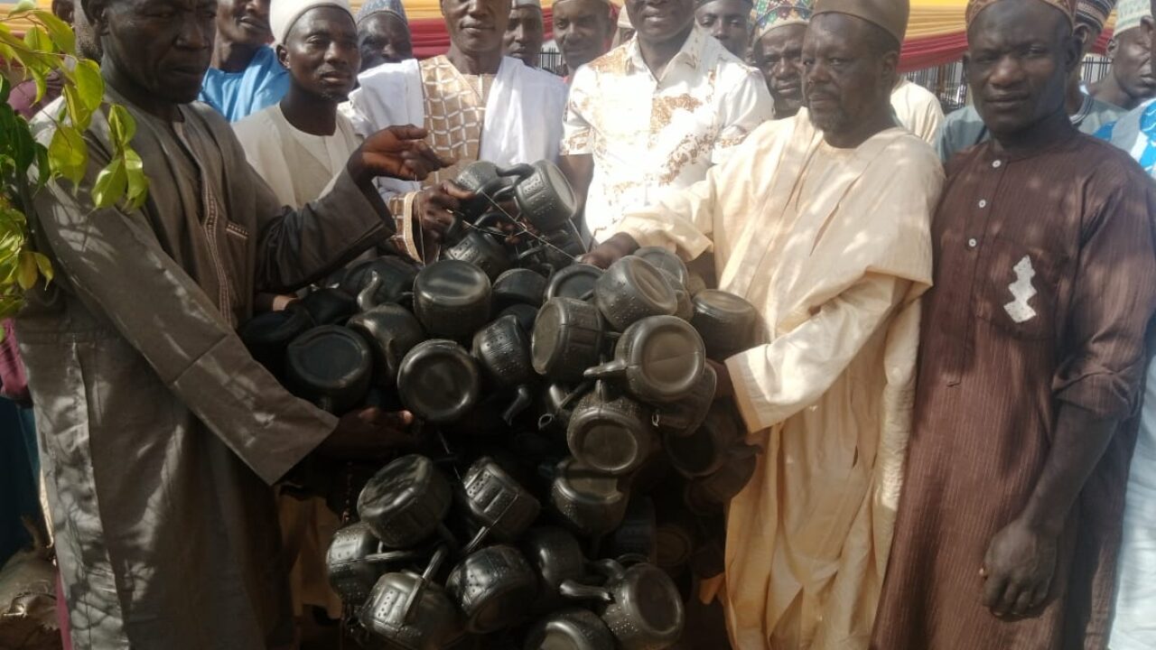 Christian Pastor donates kettles, prayer mats to Kaduna Mosque