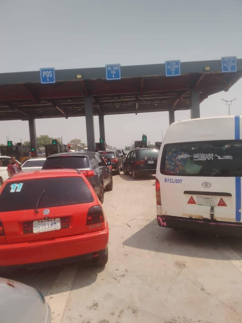 Tollgates: Motorists to pay N6,400, N4,000, N2,000 on Abuja-Makurdi road as cashless tolling begins