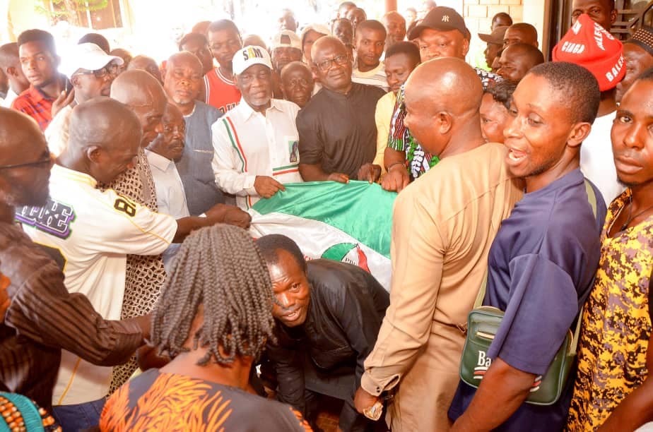 Mass defection hits Benue as members dump APC, LP, for PDP
